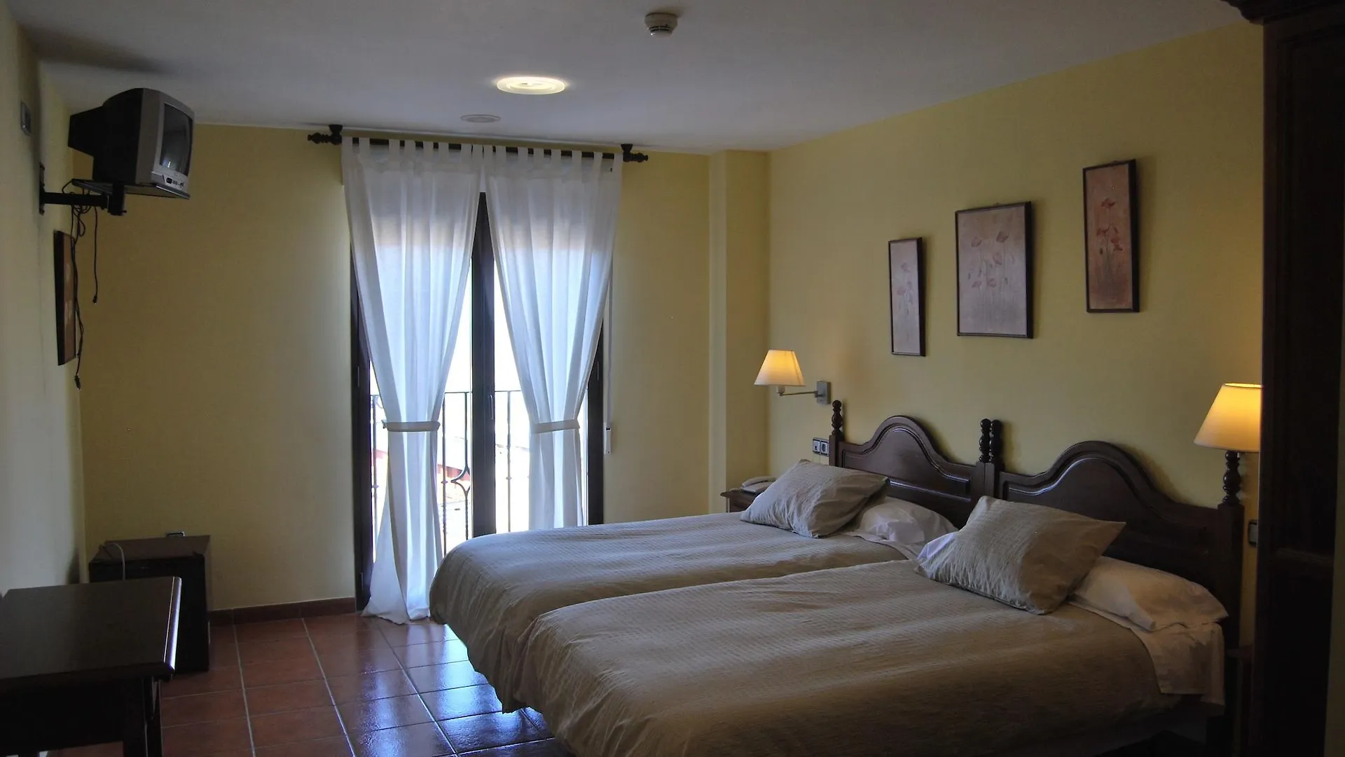 Hotel Encina Centenaria 莫纳奇尔 2*,